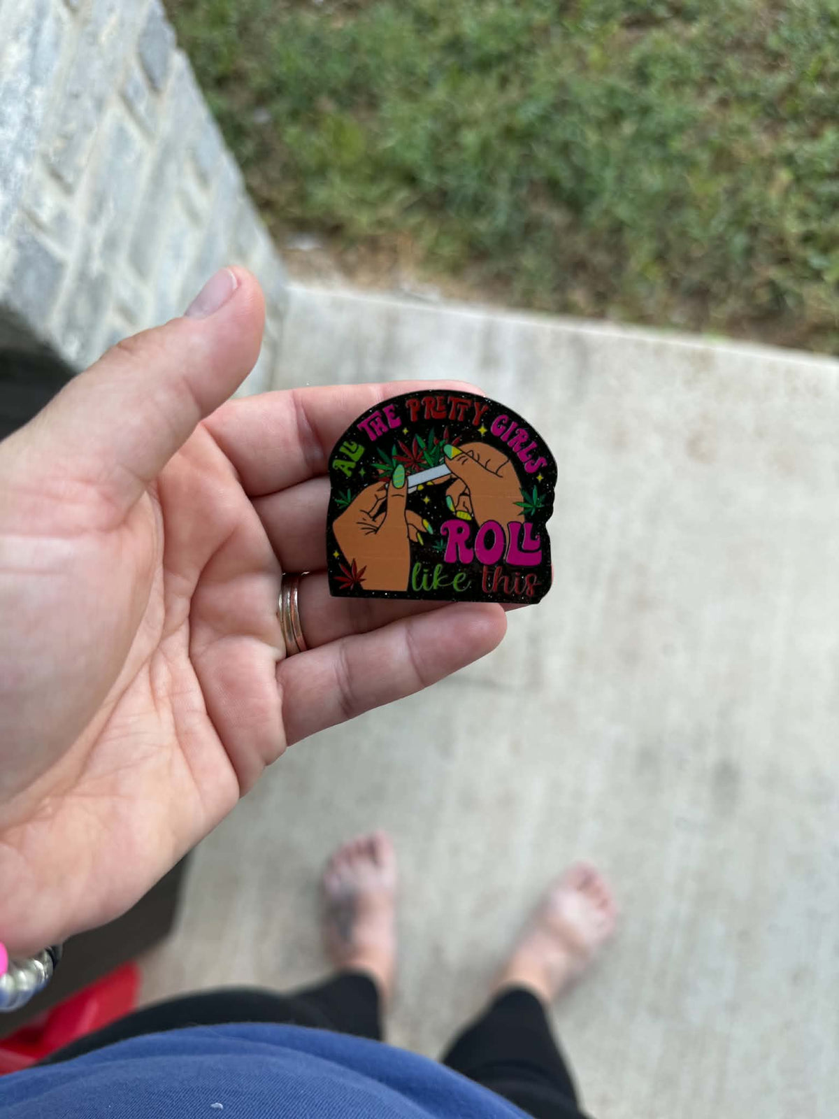 pretty girls roll like this popsocket